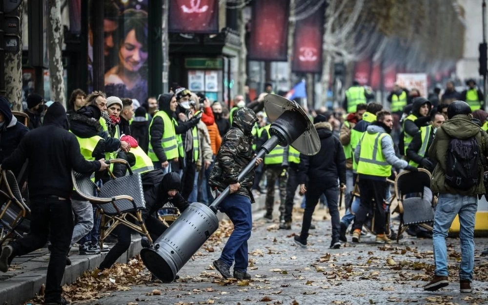 Κέντρα εξουσίας στο Παρίσι και η γεωγραφία των διαδηλώσεων των «κίτρινων γιλέκων»